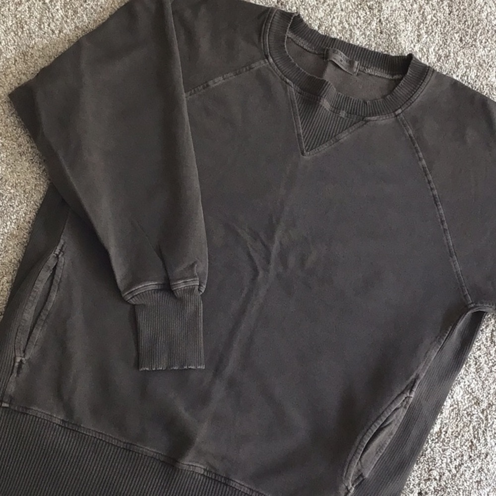 LIGHT WEIGHT SWEATSHIRT WITH POCKETS - MEDIUM